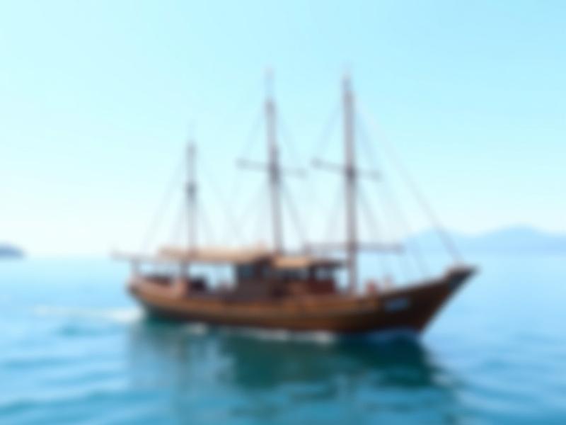 海に浮かぶ、美しく手入れされた日本の伝統的な漁船